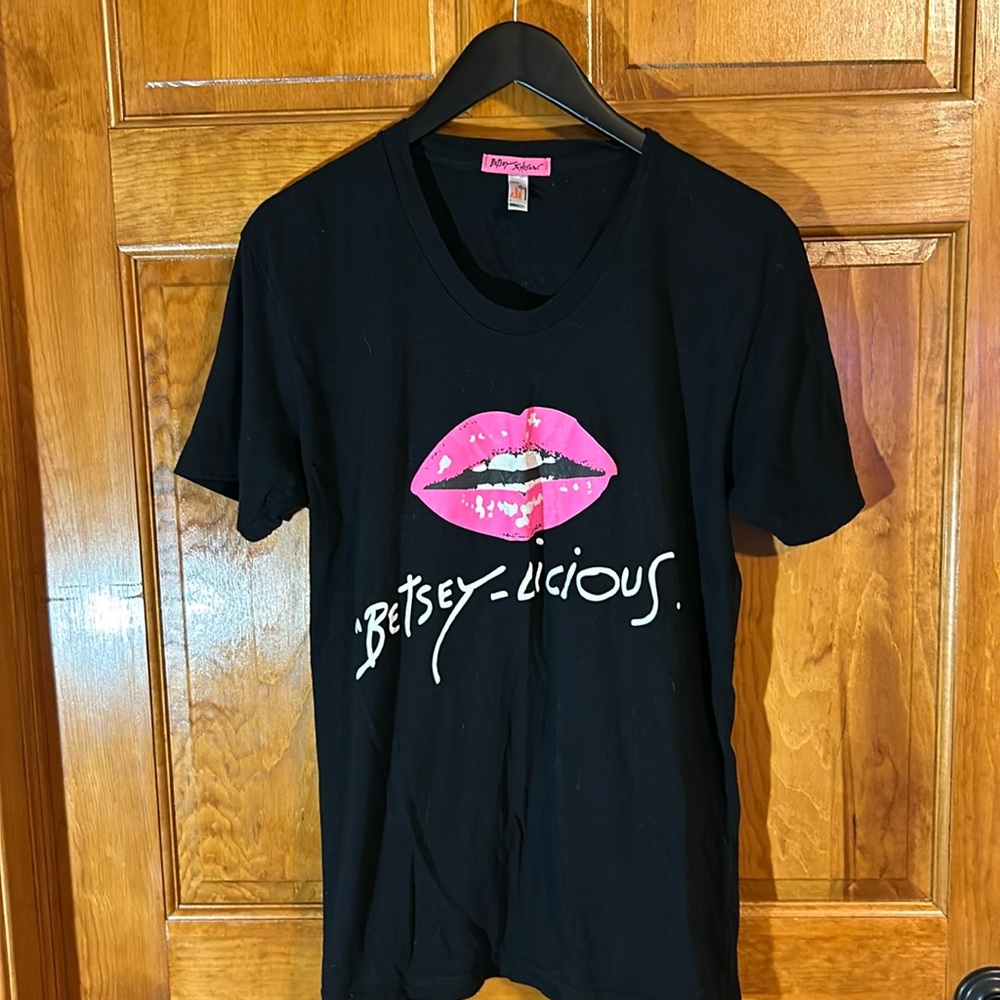 Betsy Johnson Black Tee with Pink Lip Graphic